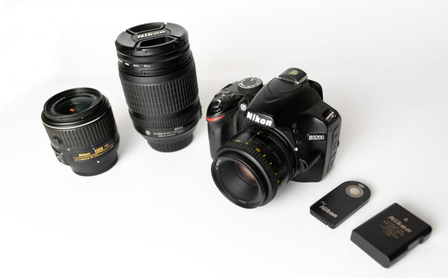 Nikon D3200 + 50mm 1.8D + 18-55 + 18-105