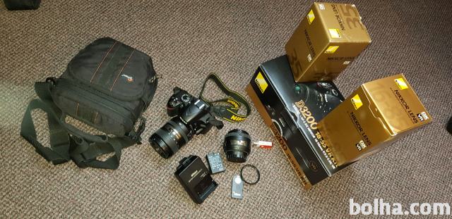 Nikon d3200 z objektivom in vso pripadajoco opremo..
