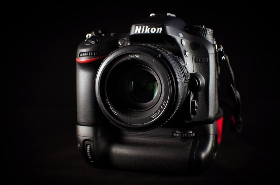 Nikon D7100 in battery grip MB-D15