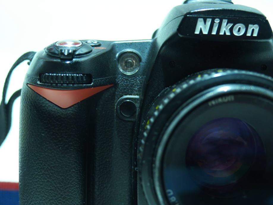 Nikon d90+ nikon 50mm (f1.8)+ grip