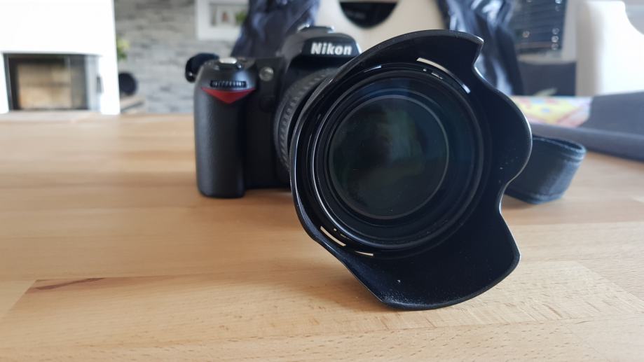 Nikon D90 ter objektiv NIKKOR 16-85mm f/3.5-5.6G ED VR