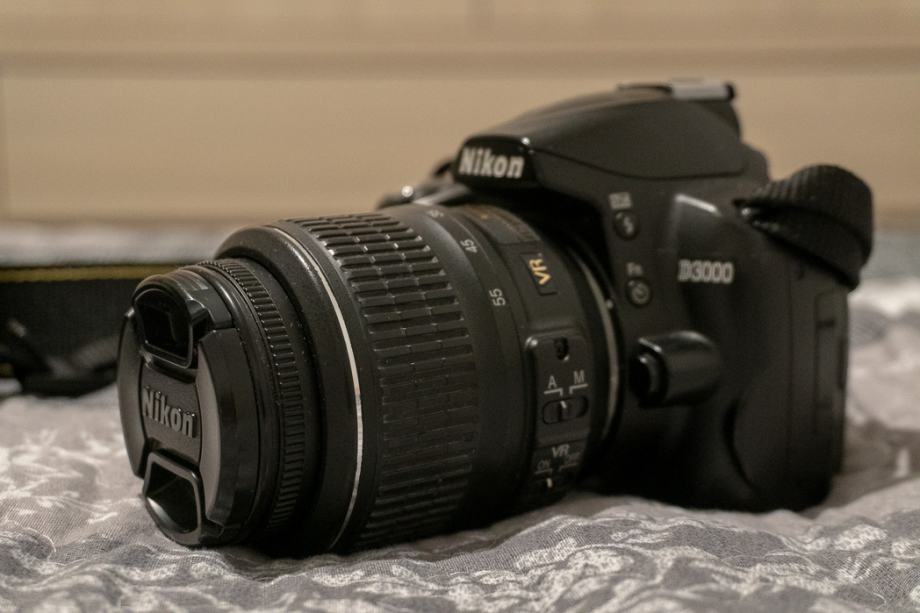 Zrcalnorefleksni fotoaparat Nikon D3000 + 18-55 mm kit lens