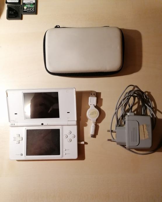 Prodam igralno konzolo Nintendo DSi s torbo in igrami