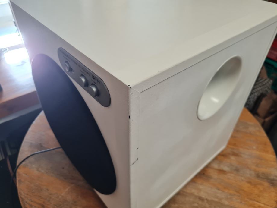 YAMAHA YSTRSW300, aktivni subwoofer, 270W