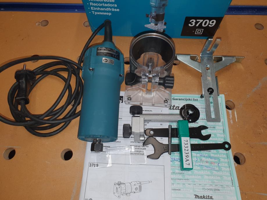 Makita 3709 električni enoročni rezkalnik