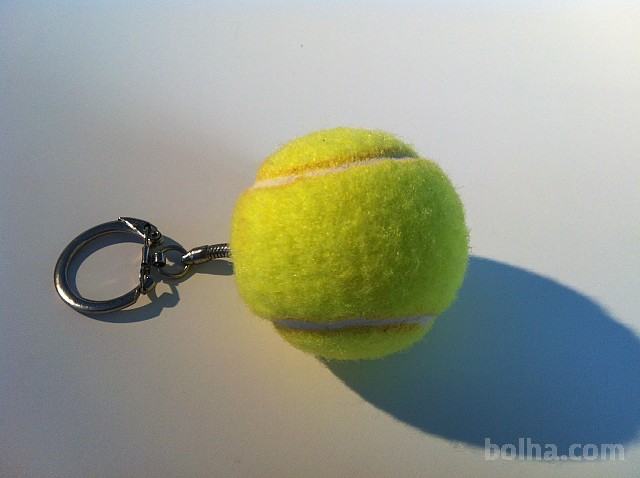 Obesek za ključe s tenis žogico naprodaj