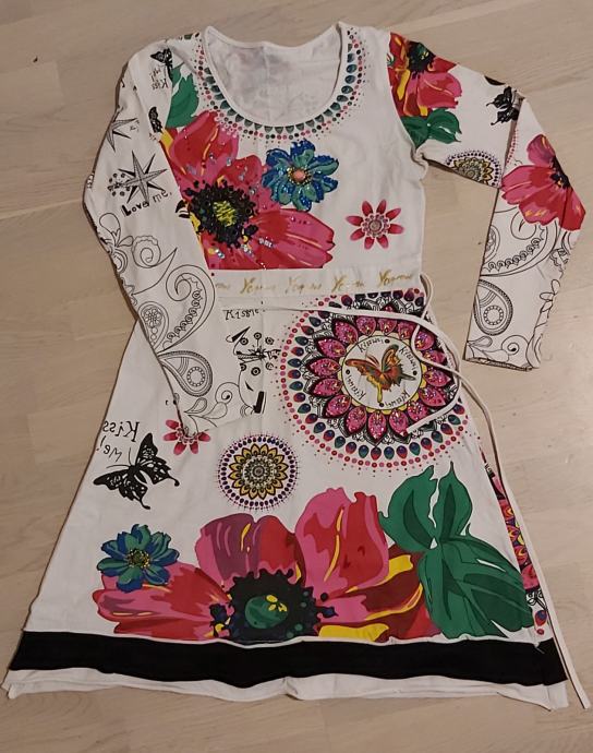 Obleka z vzorci mandale in cvetov