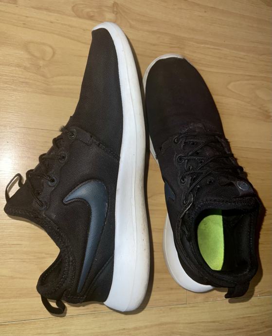 nike roshe cena