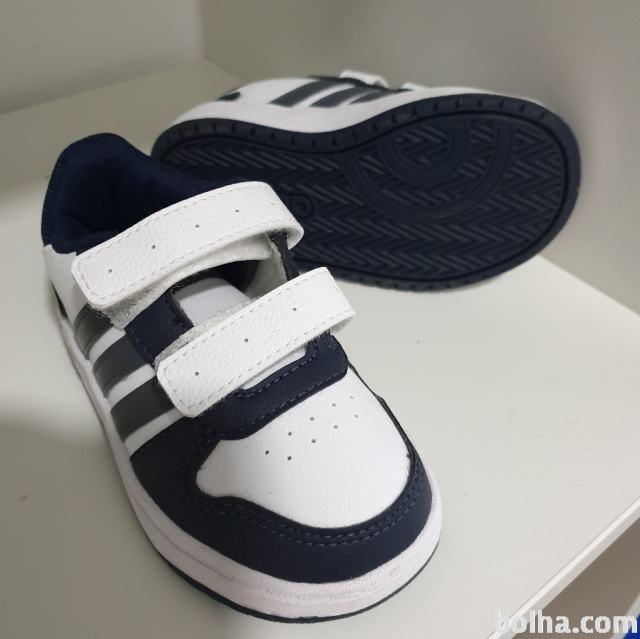 Adidas športni čevlji št.24