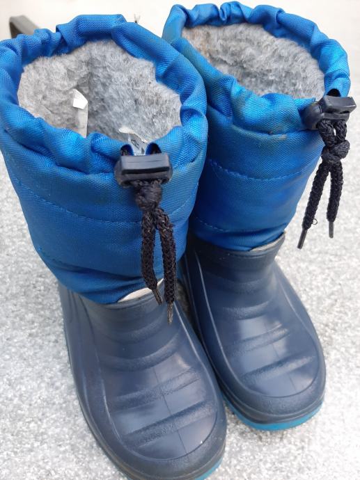 Otroški zimski škornji št. 28, podloženi z mucko