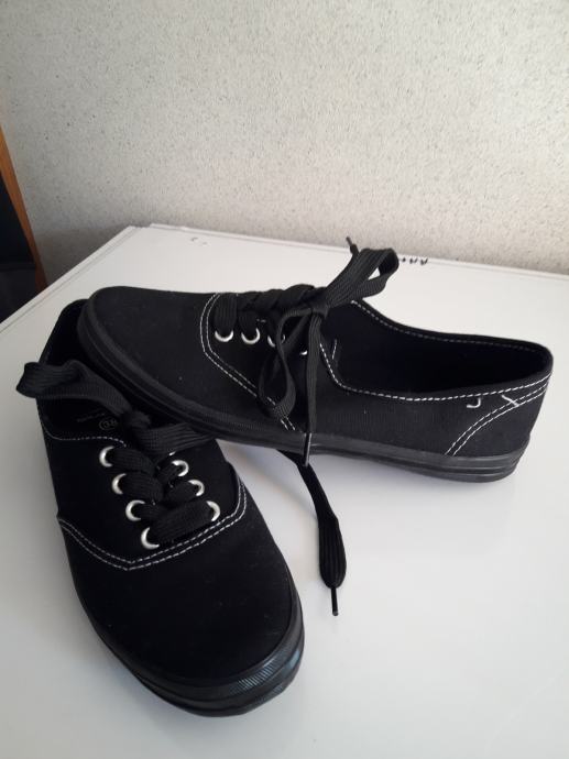 Črni čevlji za prosti čas