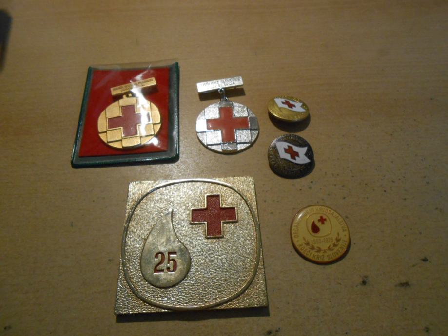 rdeči križ Slovenije plaketa, priponke , medalje cena za celi lot
