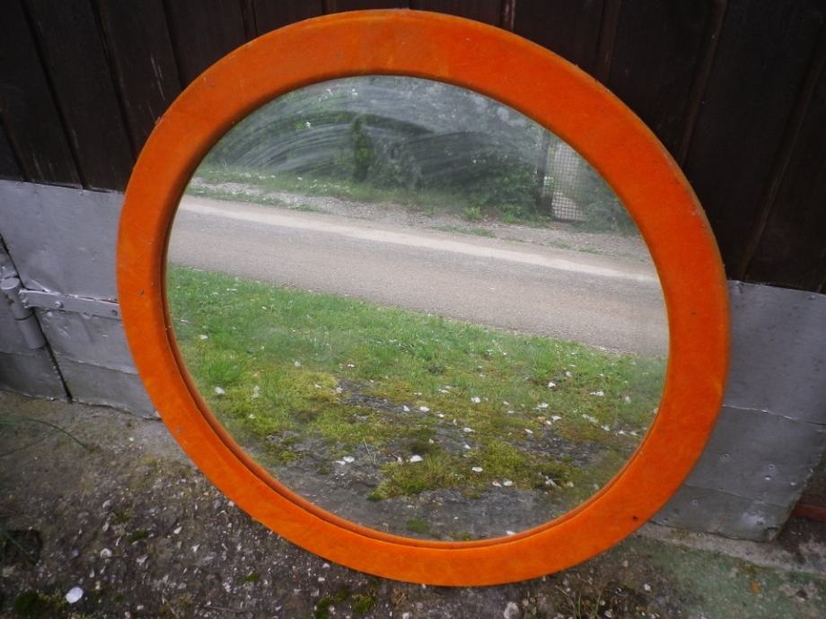 Okroglo ogledalo