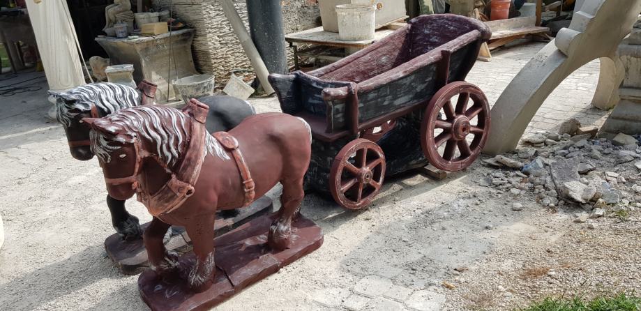 Betonski konji z kočijo