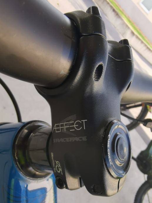 Manivelle RaceFace Aeffect R 175 mm 104/64 BCD montage direct RCA EXI Bl