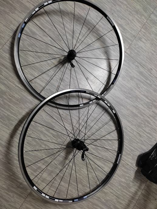 Paire De Roues Shimano WH-R501 28 Pouces – Aluminium, Fiables Et Idéales Pour L’entraînement