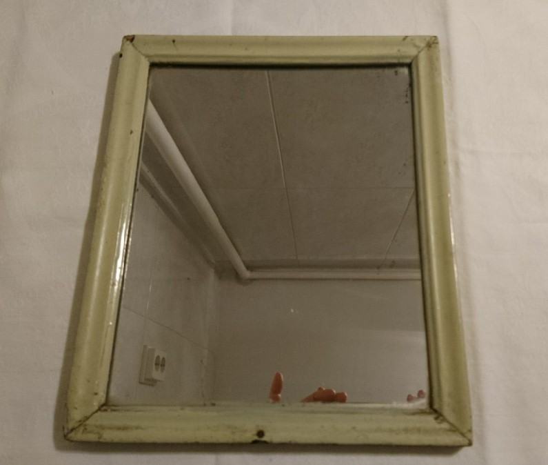 Starinsko ogledalce, ogledalo v okvirju naprodaj, 28 x 23 x 1,5 cm