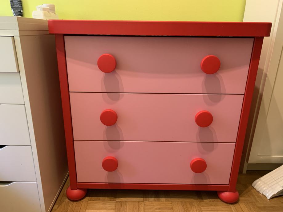 Ikea masiven predalnik s tremi predalniki za otroško sobo ZELO LEP KOS