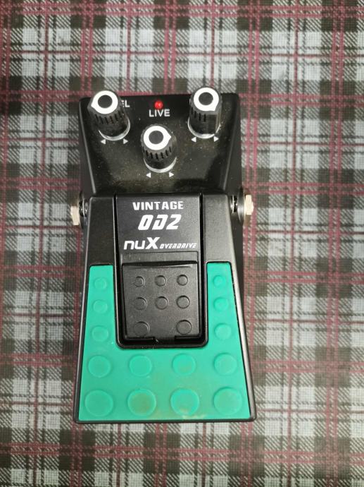 2 x kitarski overdrive distortion efekt + Volume pedal