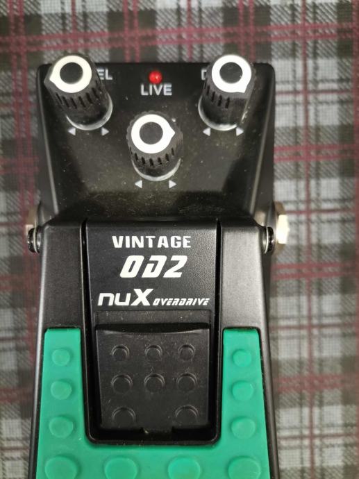 2 x kitarski overdrive distortion efekt + Volume pedal