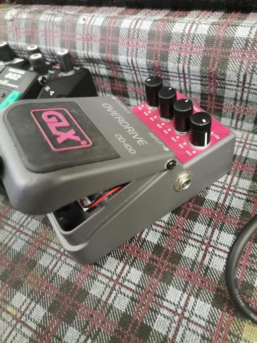 2 x kitarski overdrive distortion efekt + Volume pedal