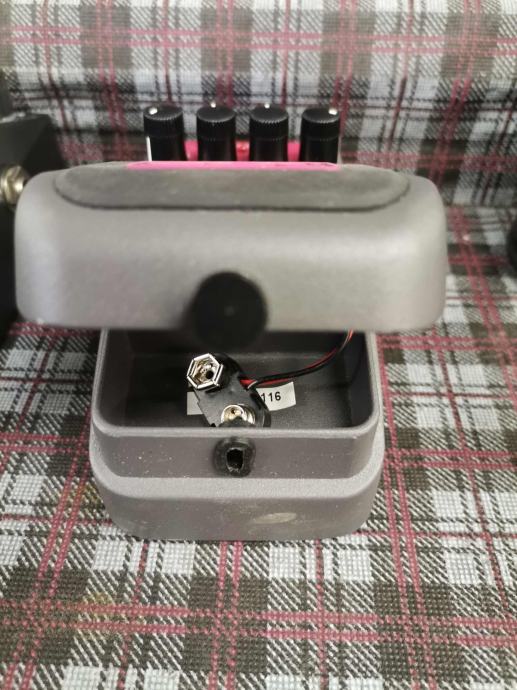 2 x kitarski overdrive distortion efekt + Volume pedal