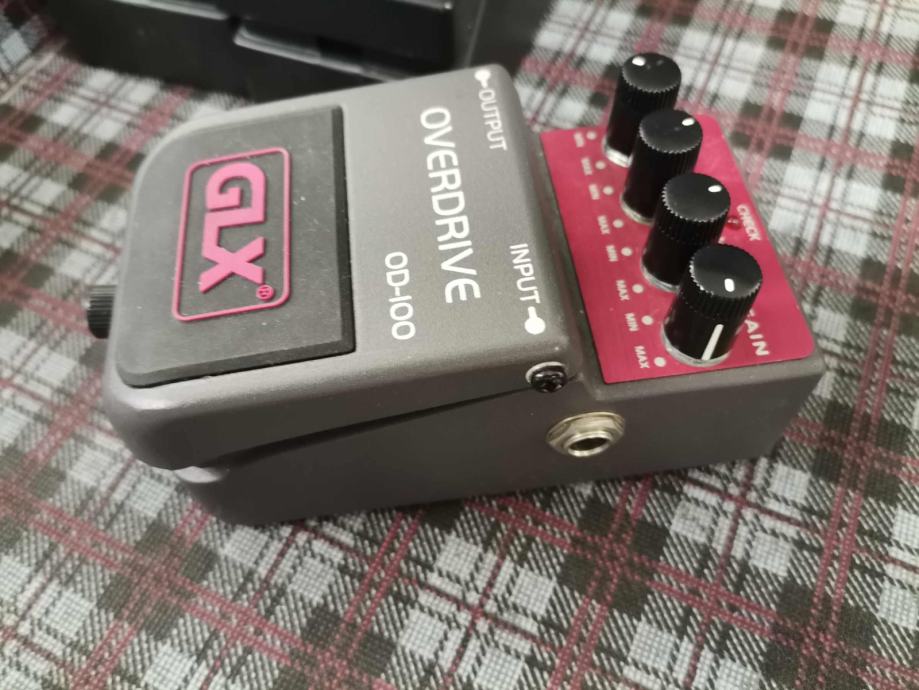 2 x kitarski overdrive distortion efekt + Volume pedal