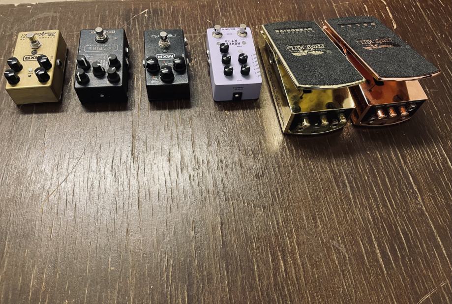 KITARSKI EFEKT PEDAL ( overdrive, delay, reverb, distorsion, chorus )
