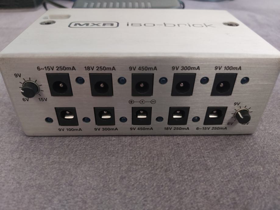 Kitarski pedal, power supply, looper in mini amp