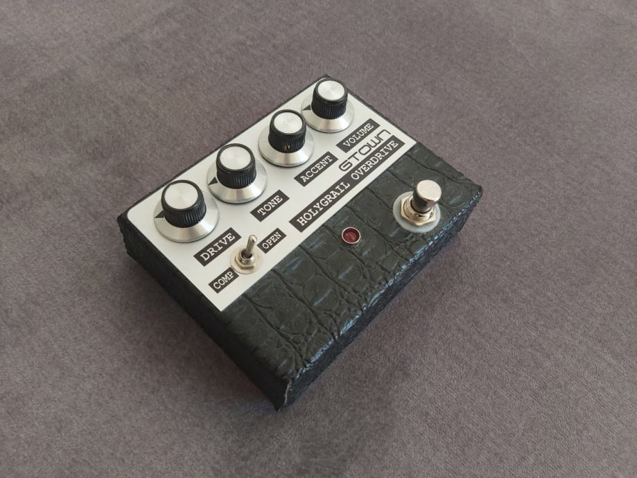 Kitarski pedal, power supply, looper in mini amp