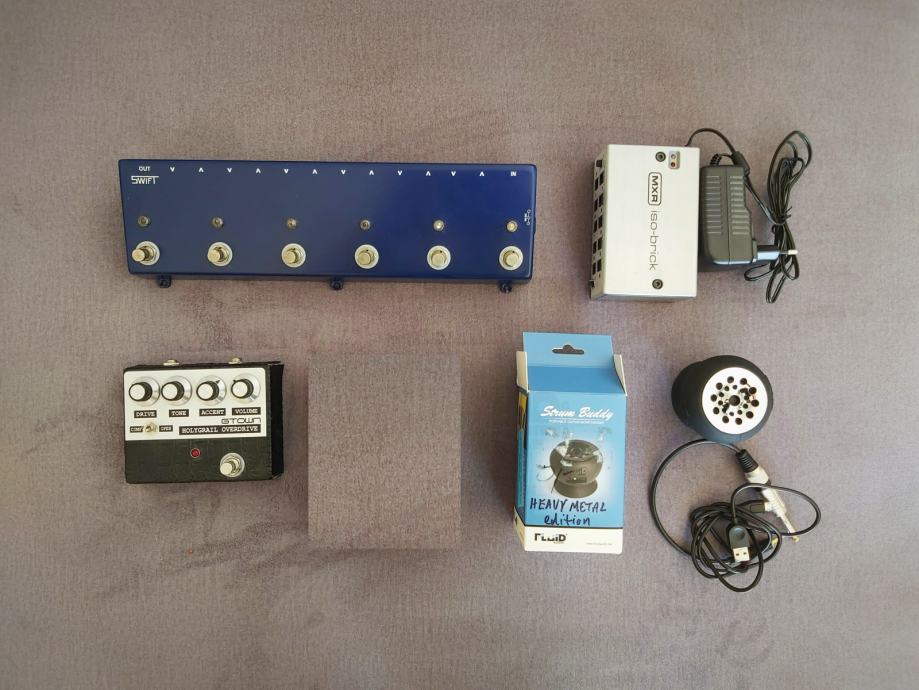 Kitarski pedal, power supply, looper in mini amp