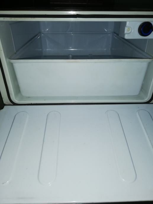 Kompresorski hladilnik za avtodome