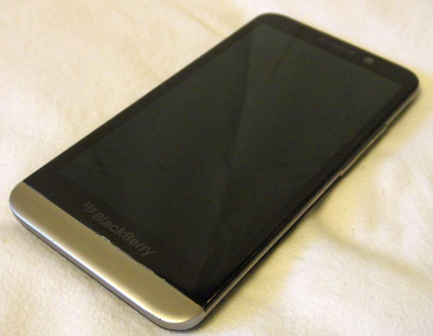 LaZooRo: Blackberry Z30 za rezervne dele