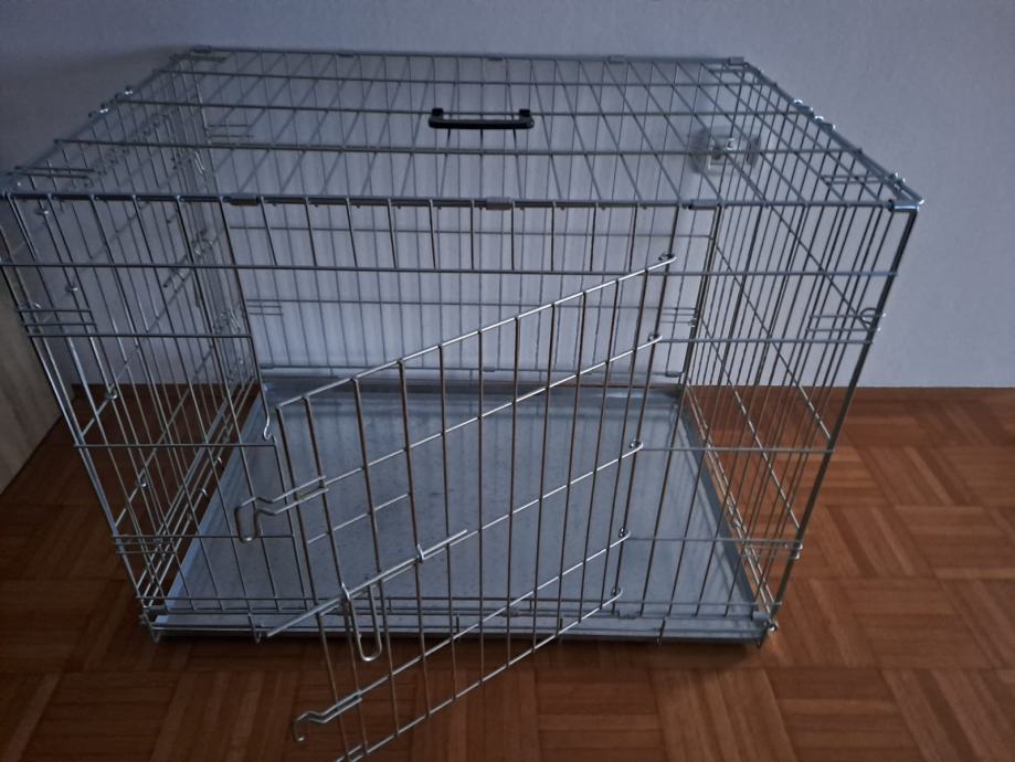 Prodam kovinski box za psa in skodelice za vodo in hrano