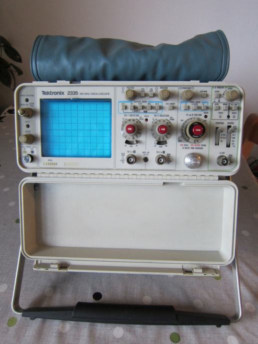 osciloskop Tektronix 2335