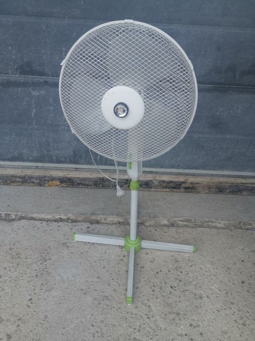 Ventilator za hlajenje na stojalu