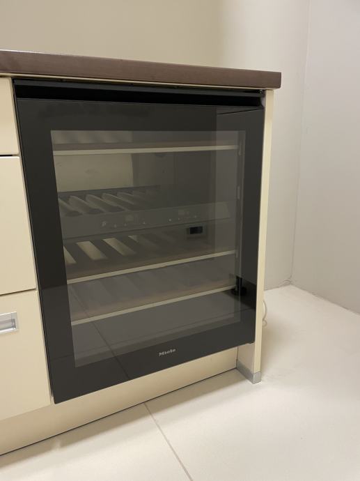 Vinska vitrina Miele KWT 4154 UG1