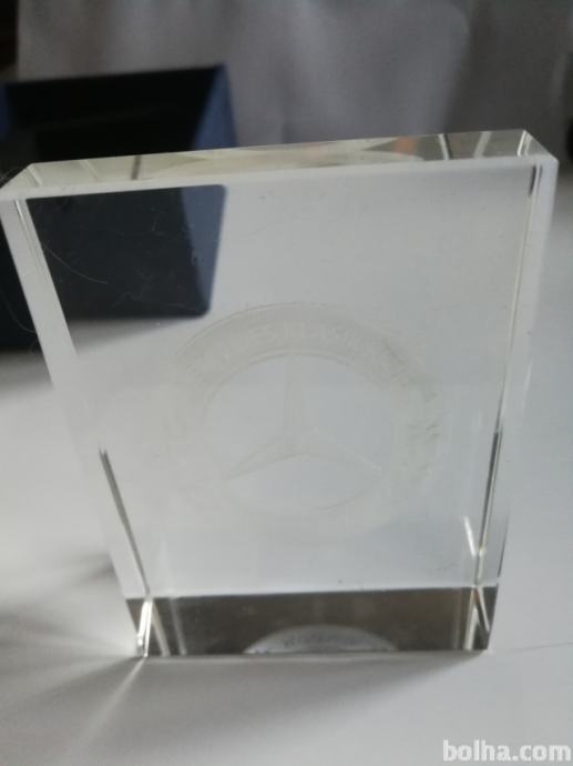 Lasersko graviran znak Mercedes Club v steklenem kvadru v 2D