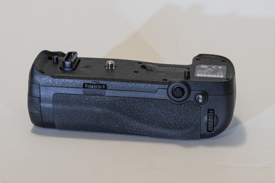 Nikon MB-D18 baterijsko držalo za D850
