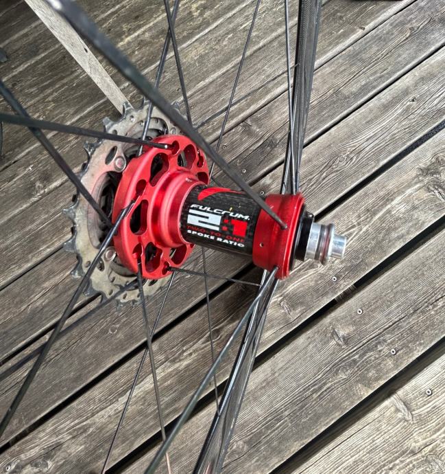 Roue Arrière Fulcrum 50mm Carbone Tubulaire 28 Colnago Ferrari Roue Arrière Fulcrum 50mm Carbone Tubulaire 28 Colnago Ferrari