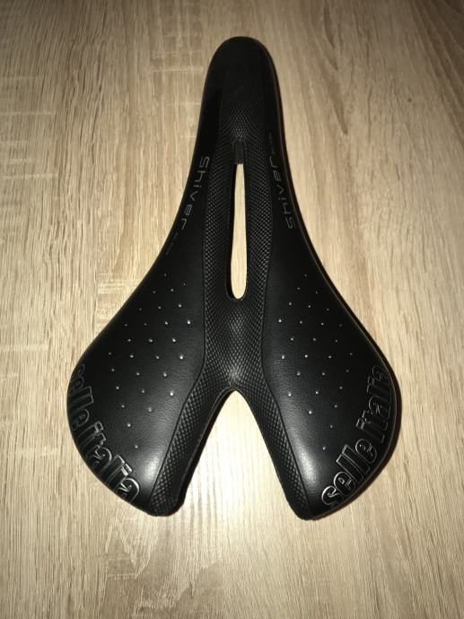 Selle Selle Italia Sport Gel Flow - Avec Gel Et Découpe Flow - Neuve