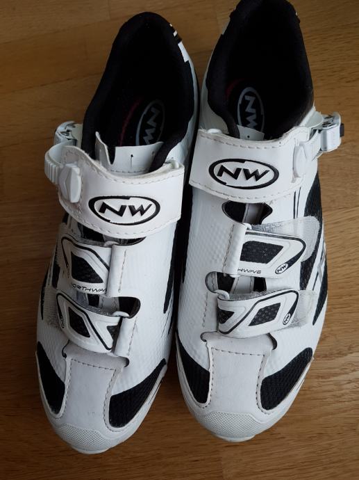 Ženski kolesarski čevlji št. 40 Northwave (za nogo 39)