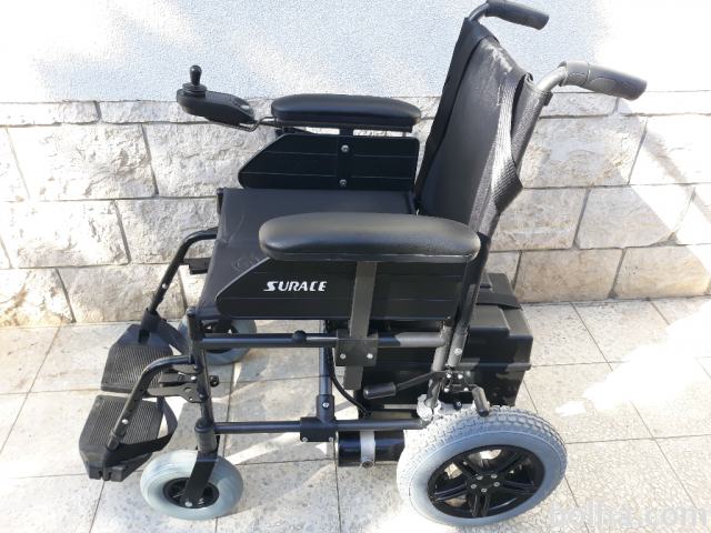 Invalidski voziček na elektromotorni pogon