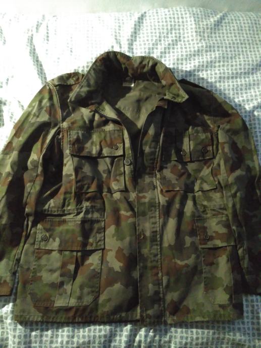 Ugodno prodam vojaška oblačila (hlače, jakno, srajico, vetrovko...)!!