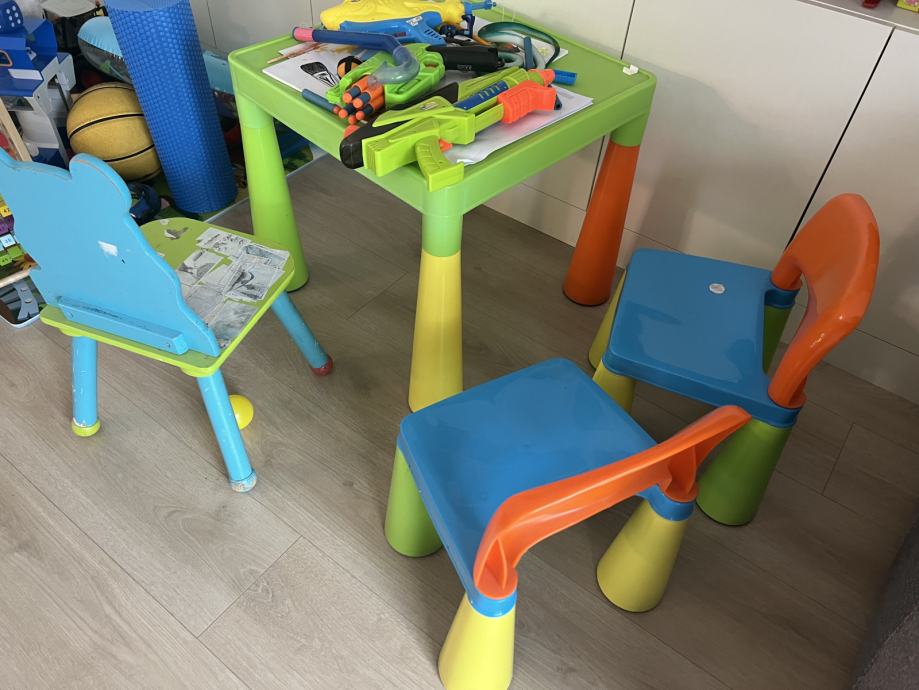 Otroška mizica in stolčki
