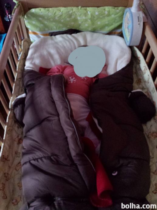Otroška postelja z jogijem in posteljnino