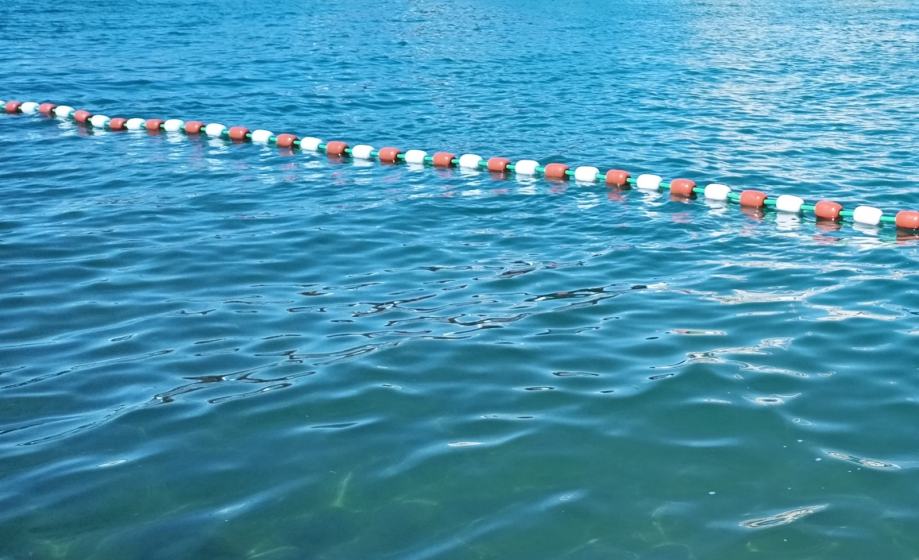 Plavajoči označevalni pas za kopališča