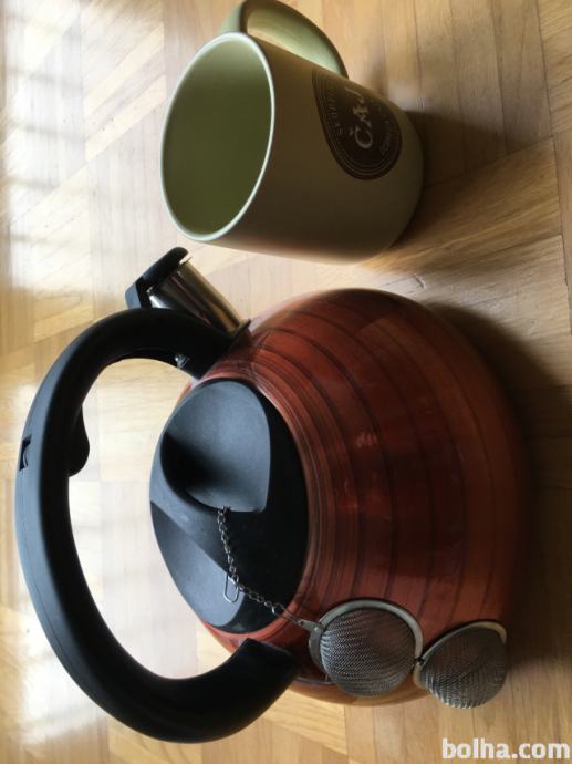 Čajnik in skodelica