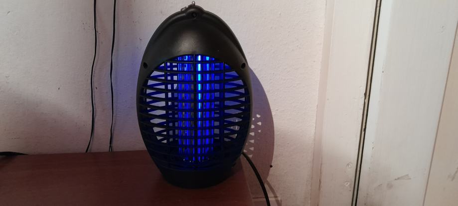 Svetilka proti komarjem UV