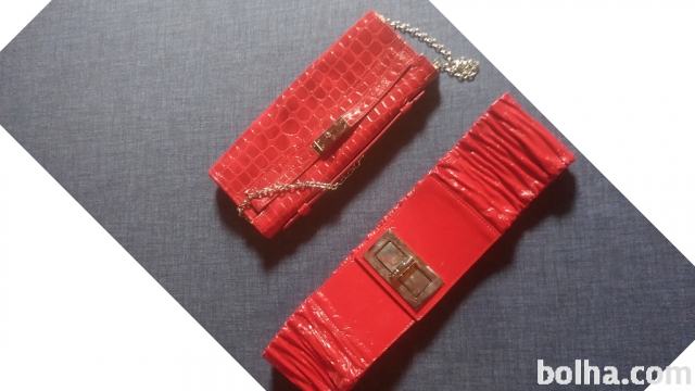 Rdeča torbica v kompletu s pasom